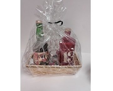 Gin et Rhum dans un panier cadeau